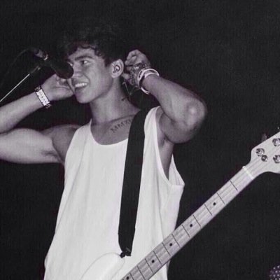 cvberveins's profile picture. i wish that i could be like the cool kids.