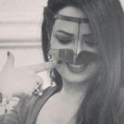 فديت طاري عنزه يوم يـطـرونـه ي تاج راسي ي عـز ابـوي وجـدي لاقيل شلون الـفخر قلت وشلونـه شفـني عنزيه ومنهو بـالـفخر قـدي