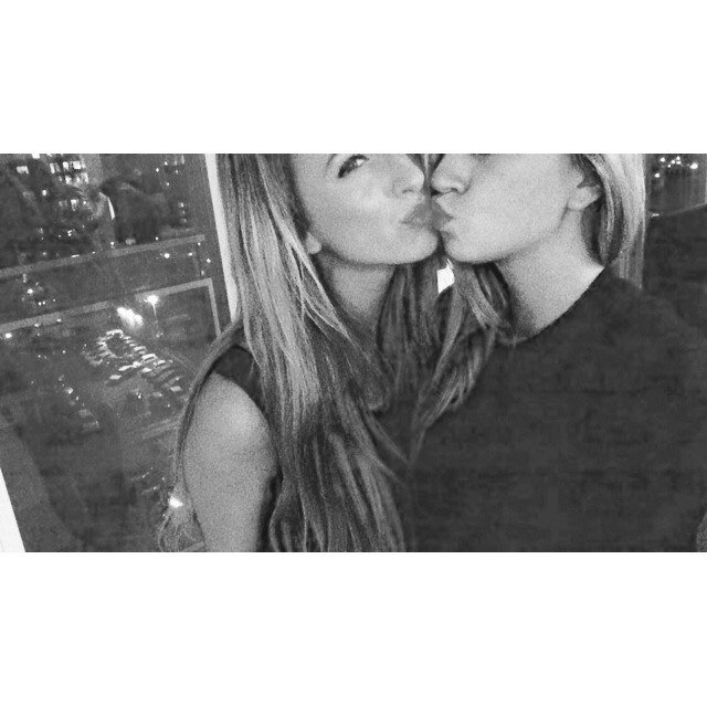 vanessaskewes's profile picture. 