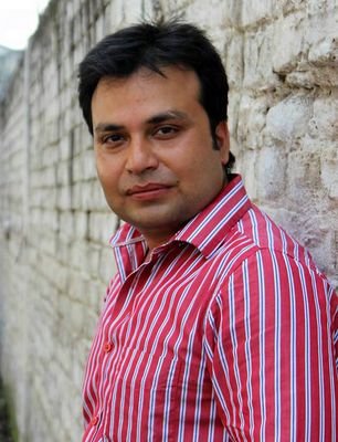 Working as Branch Manager @ VOLTAS LTD, Delhi..,  Full time MaRkeTer.....,LIVe Life King-size...LuV sports ,music,movie nd TrAveling...