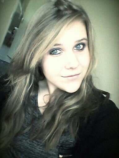 Ek is net n normale “happy” tiener wat my lewe geniet!☆ Ek is n trotse oosie en ek is n kind van n wonderlike Hemelse Pa★ follow myy! Ek folllow terug▲