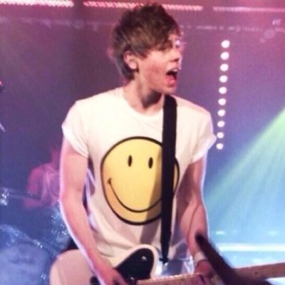 hey beautiful (@/you) pretty pretty please follow @mysunshineafi bc i gave you this free follow just ask for a follow back i will ily! yes you