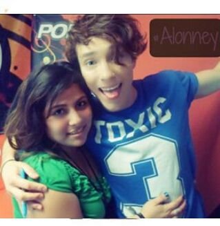 somos amantes de #ALONNEY ♥      @soyalonsovillal + @viannyofficial