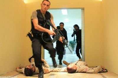 ‏‏لاا يهم أن تكون مثقفاً كُن محترماً فقط فَ الإحترام نصف الثقافة