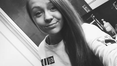 I wanna hold your hand so tight I'm gonna break my wrist