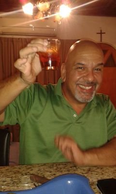 Venezolano, con la mejor familia del mundo,  quiero a mi pais y esperanzando en una mejor patria para todos. Profesion Abogado, especialista en Derecho Penal.