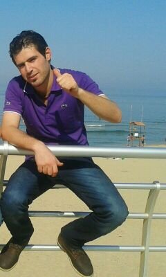‏‏‏شاعر مبعثر الأحلام