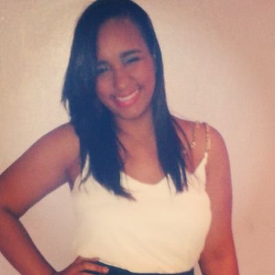Baiana, 20 anos, estudante de direito.