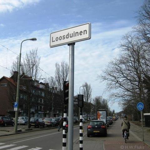 Woonachtig of werkzaam in Loosduinen? Volg dit account en plaats zelf tweets met nieuws uit de wijk. Stuur uw tweet naar: @loosduinentweet