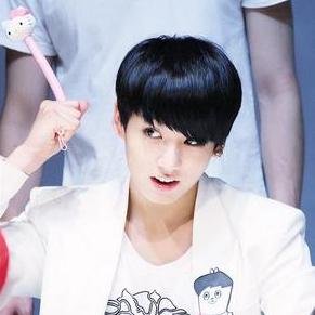 ☆มักเน่กุกกี้นะฮับ ผมเป็นกระต่ายน่ารักน้ะ☆  .พี่ชายหมีสุดที่ร๊าก ♡ @xxx_suga ♡ .พี่ชายสะดิ้งบอย @V95WhiteArcez_ ฝาแฝด @P_Jiminnie @JUNGKG97_ ⓥⓚⓄⓄⓚ  05.08.2014