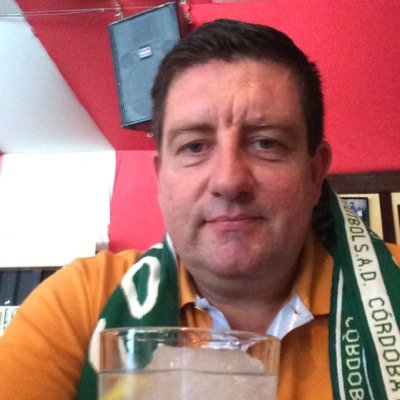 Sin poderlo evitar le dio por pensar en su rubia. La única que le seguiría siendo fiel: el trago largo, frío y amable de una cervecita “Cruzcampo”.