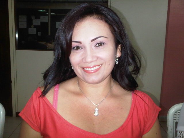 Soy sencilla,amable inteligente y muy sentimental