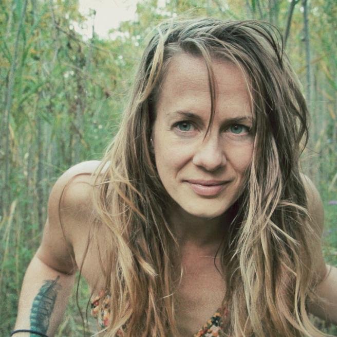 Yoga teacher, yoga student & Reiki teacher, driven by healing, community and connection, I survive in the city by sharing my passions.