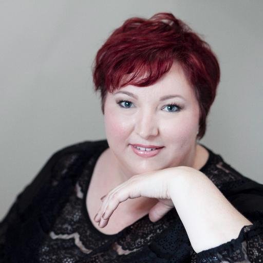 photographer of amazing women. I love books, to cook, and all things gold & sparkly. #Arsenal fan.  #getinthephoto #beautycouture http://t.co/zjRIFFAOdP