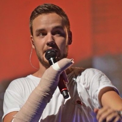 follow @undoliam please!