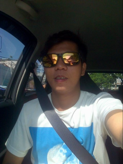 ♥@fridaaIndah       I'm Cristian protestan// skaTe vs Drum