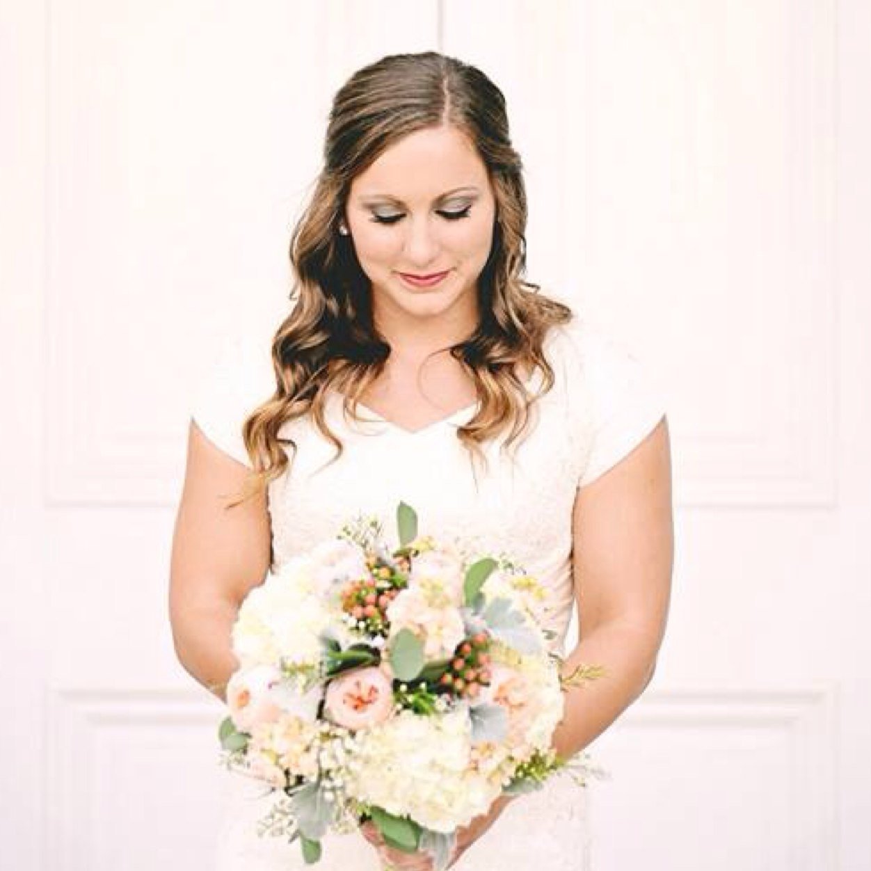 Violin teacher, crossfit trainer and athlete, nature lover, and wife.