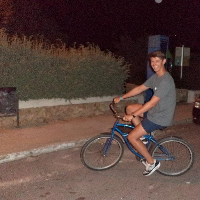 Thexxy's profile picture. Tall and chubby since 94 #beleiber