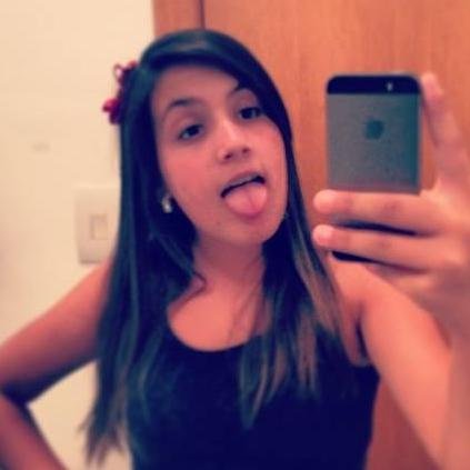 Sou chata , irritante , ciumenta , essas três palavras me definem bem