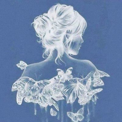 Loca se queda corto,me gusta disfrutar cada momento y vivirlo como si fuese el último ,enamorada.....,siempre intentó hacer sonreír a los que me rodean :)