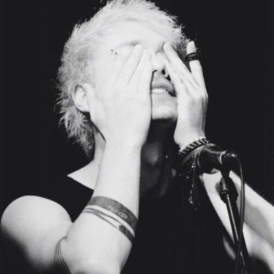 please dont follow this account follow @_raisinbraniall she follows back