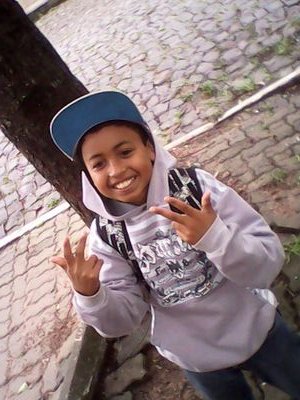 4 Com 4 da 8 menos 3 sobra 5
Mama eu e os amigo (2x)