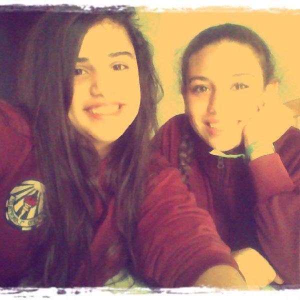 La vida no es perfecta , pero tiene momentos que lo son :3