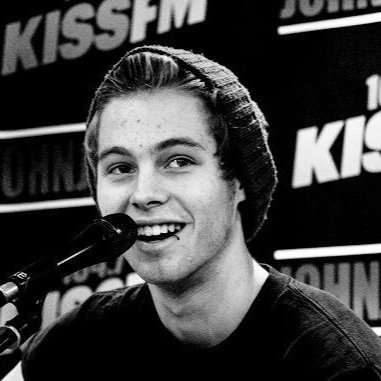 Please follow @fivesecondhemmo thankyou ily