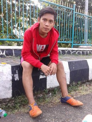 Gue ya gue gak bakal pernah bisa jadi orang lain || my pin:7E63208B