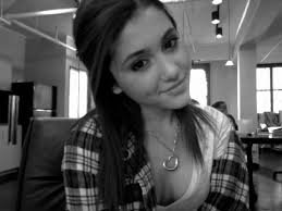 Ariana is an angel signin,no one surpasses that voice increible ,her eyes are tender and cute she is a little angel!