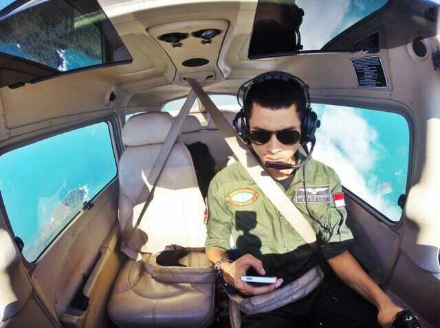 capt_efro's profile picture. CEO, G Motivator Visi M Foundation.. Guitars & Vocalis J C.. Photographer.. Aviation !!