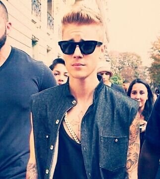 Sua mãe te criou pra q? Pra ser ignorada pelos ídolos, para ser trouxa? sim.     Belieber and Lovatic forever ♥, justin follow. mintira!