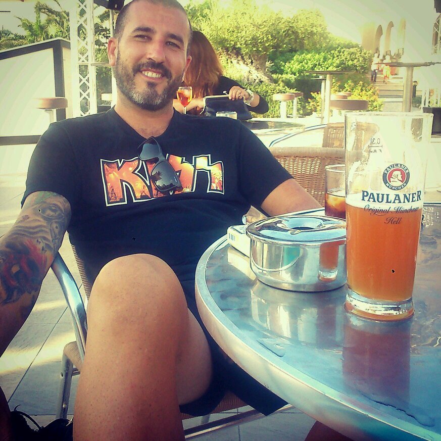 The Best Carpenter of The World.Viva er Beti,la birra y el rock.53 besos de amor.Puto y Señor de @Aliwindflower.Chipiona,Cádiz.