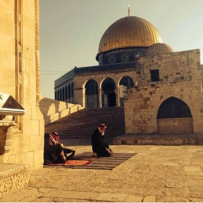 الموتُ يا أصدقآء ، يُهدينا زاجلًا لـ اللّقاء لا يُختم بتاريخ انتهاء .. أبدًا !” إن توقفت أنفاسي ذات يوم فابعثو حسابي هُنا @Kings3660