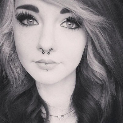 Fillieh - german model - sitemodel - merchmodel - youtuber - 19 years - blue hair,blue eyes - Septum,Eskimo - 2x10mm Tunnel
Youtube: Miss Dubstep
