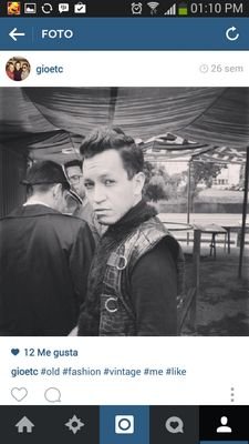 Dramaturgo, diseñador y actor de teatro, amante fiel de mi profesion, amigos y familia.
