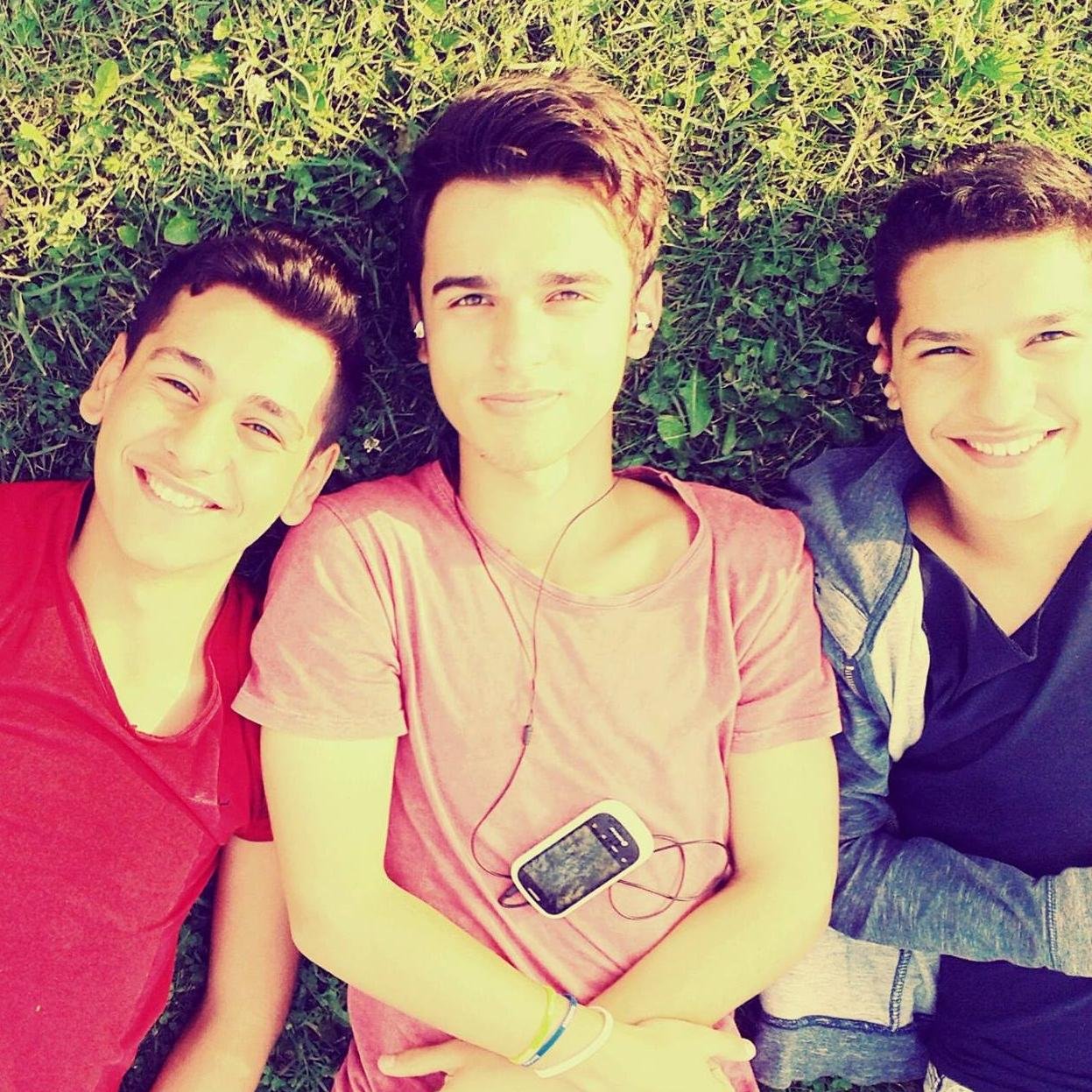 7ozkann's profile picture. #SadeceFENERBAHÇE   AsaletDeğilFENERBAHÇEMecburKılar .....               I do not want to remember