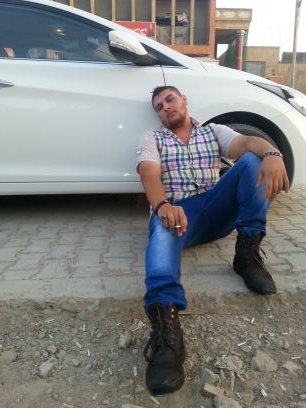 ‏عايش وحيد ماعندي أصدقاء محتاج إلى أصدقاء