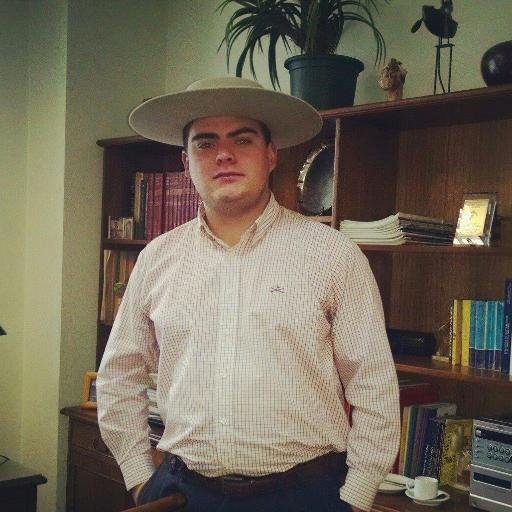 Estudiante de Ingeniería Comercial,Ex Dirigente Estudiantil ,Amante del Rodeo Chileno .....