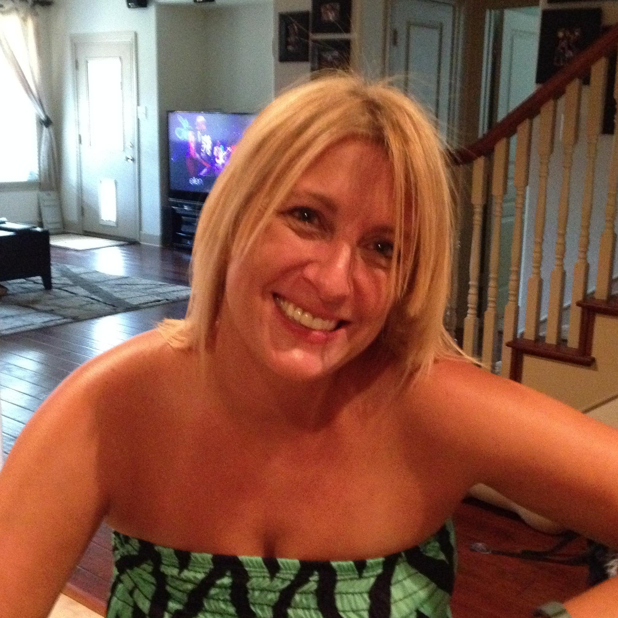 tiffani_monell's profile picture. 