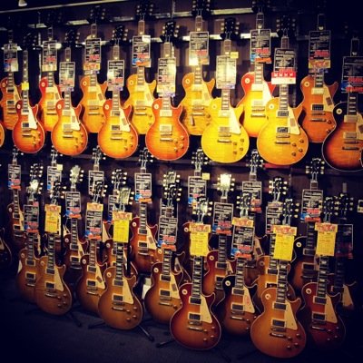 De aficionado a vendedor de guitarras japonesas. Viajé a Tokio solo con ese objetivo. Contacto: gus@guitarrajaponesa.com Inst: guitarrajaponesa