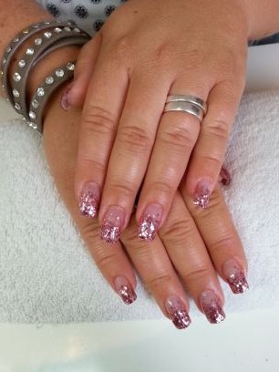 Naglstyliste...mijn passie!!! hobby@nailartweb.nl     + werkzaam als voorvrouw bij CSU