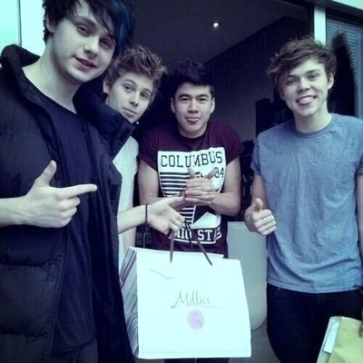 Can you please follow @niallftjmo and not this acc?