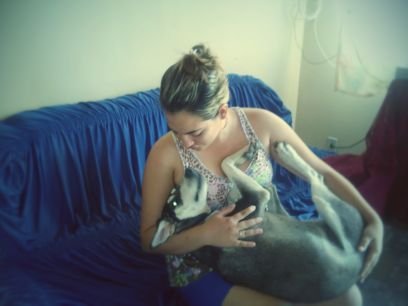 [...] Cuida bem dela
Você não vai conhecer alguém melhor que ela
Promete pra mim
O que você jurar pra ela
Você vai cumprir [...]