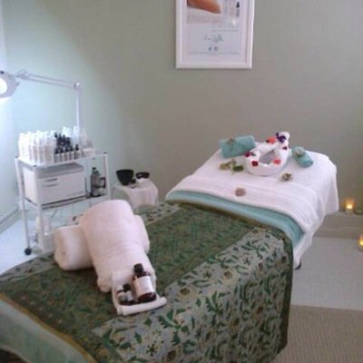 By appointment only | Luxury Natural Beauty & Holistic Practice | Tailored Treatments Personal to you & your Skin | Relax & Unwind with White Wave  07972 159116