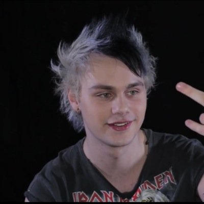 follow @malefan5SOS thx :^) RT THE VINES DOWN BELOW PLS