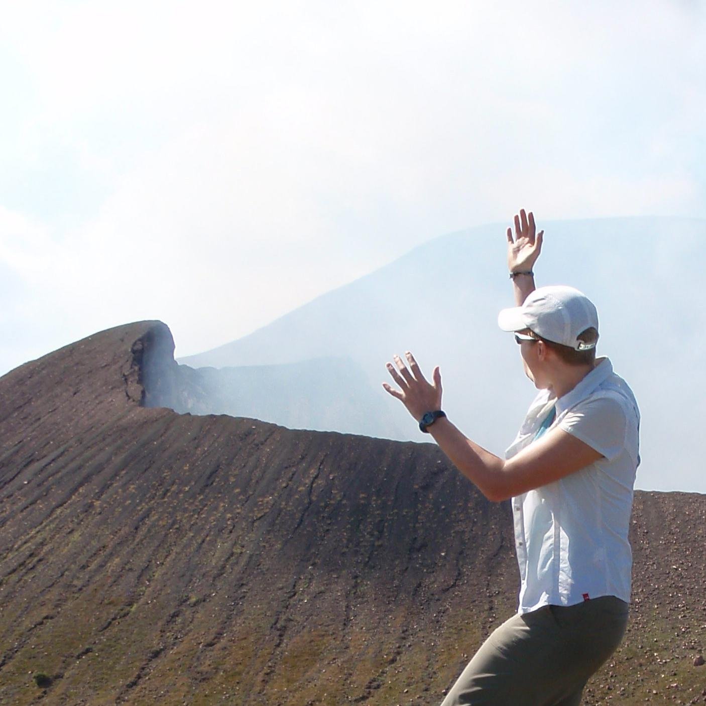 Volcanologist at USF, Tampa, FL @UGeosciences using geophysics to study active volcanoes & natural hazards. Also on Mastodon @volcano_mel@universeodon.com