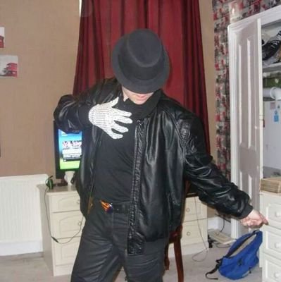 I'm leslie James Byrne and im 17 years old and im a huge fan of westlife michael jackson and Jason david frank and im a fan of many fandoms like doctor who and