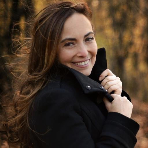 Opening doorways for amazing people like you to dream big, play bigger, and live a life beyond your wildest dreams.
Sound Healing Facilitator, Actor/Singer/VO