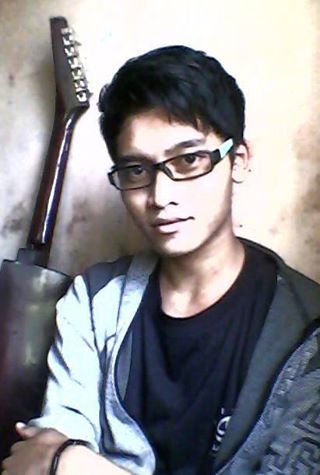 saya suka musik, gak bisa hidup tanpa handset.